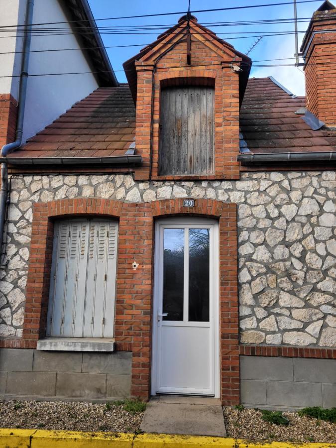 Petite Maison A Salbris Exterior foto